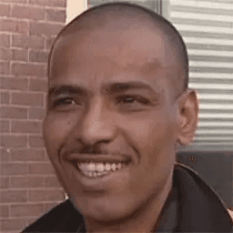 Een blikje in het water gooien is verboden, maar deze meneer neemt de regels allemaal iets ruimer, zo is immers de natuur.