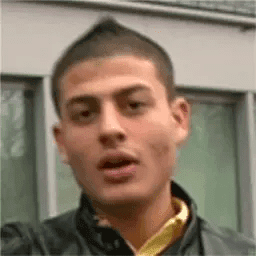 Tijdens een interview met de alom bekende haatmeneer Mo loopt de boel uit de hand. PowNews krijgt klapjes.