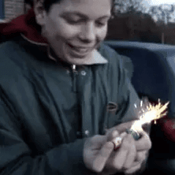 Het oude jaar afsluiten en het nieuwe jaar beginnen gaat gepaard met het afsteken van vuurwerk. Voor de een de normale gang van zaken, maar voor de ander iets heel bijzonders.