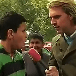 Uit onderzoek is gebleken dat VMBO-scholieren de Nederlandse taal niet goed beheersen. GeenStijl-verslaggever Rutger Castricum nam de proef op de som en bracht een bezoek aan twee VMBO-scholen.